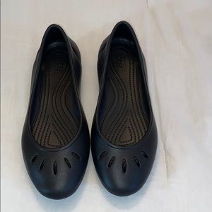 NWOT Croc black flats W8